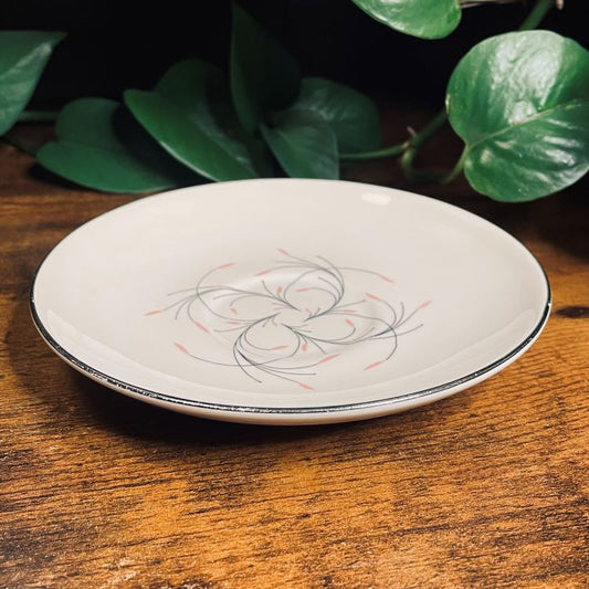 6 oz. Rhythym Capri Teacup Candle | Strawberries & Cream