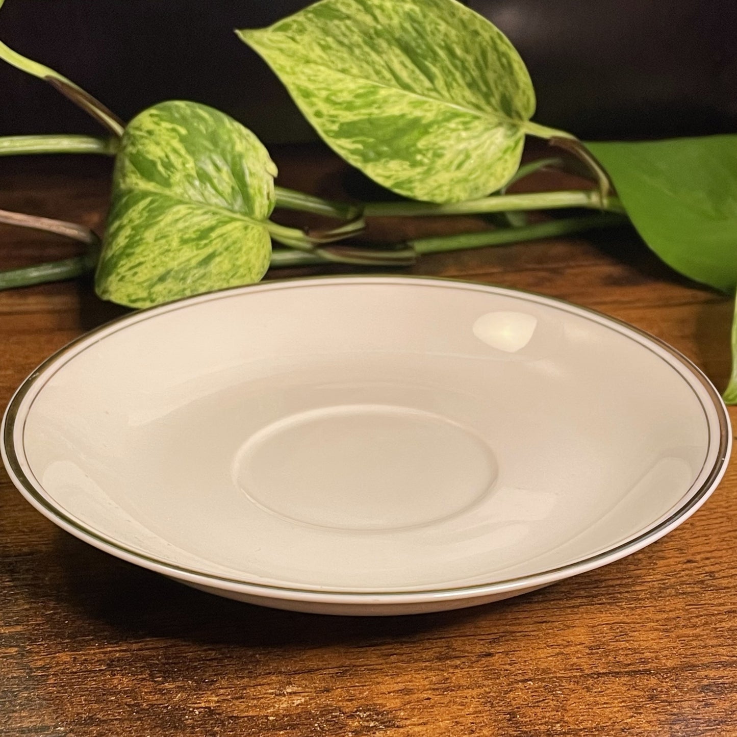 Wawel China Casa Oro Footed Teacup Candle | Water Mint & Clementine