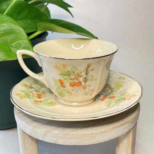 White Flowers and Berries Custom Teacup Candle | 5 oz.