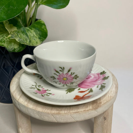 August Warnecke Ostfriesische Rose Mini Teacup Custom Candle | 2.5 oz.