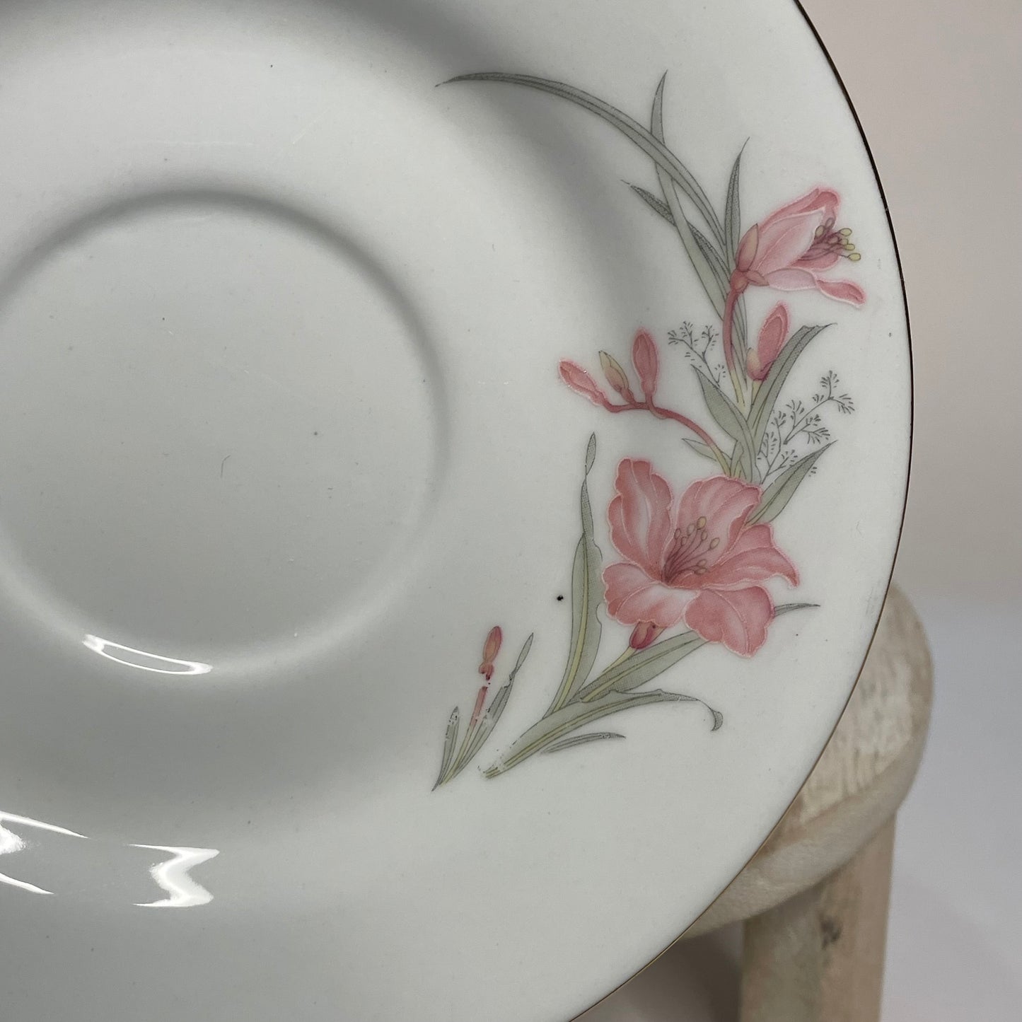 Vintage Pink Iris Teacup Candle | 5.5 oz.