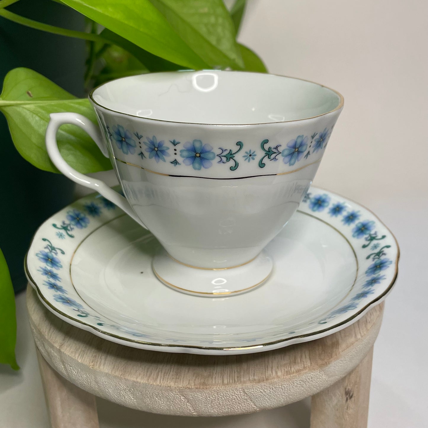 Vintage Yong Shen Blue Flowers Custom Teacup Candle | 5 oz.