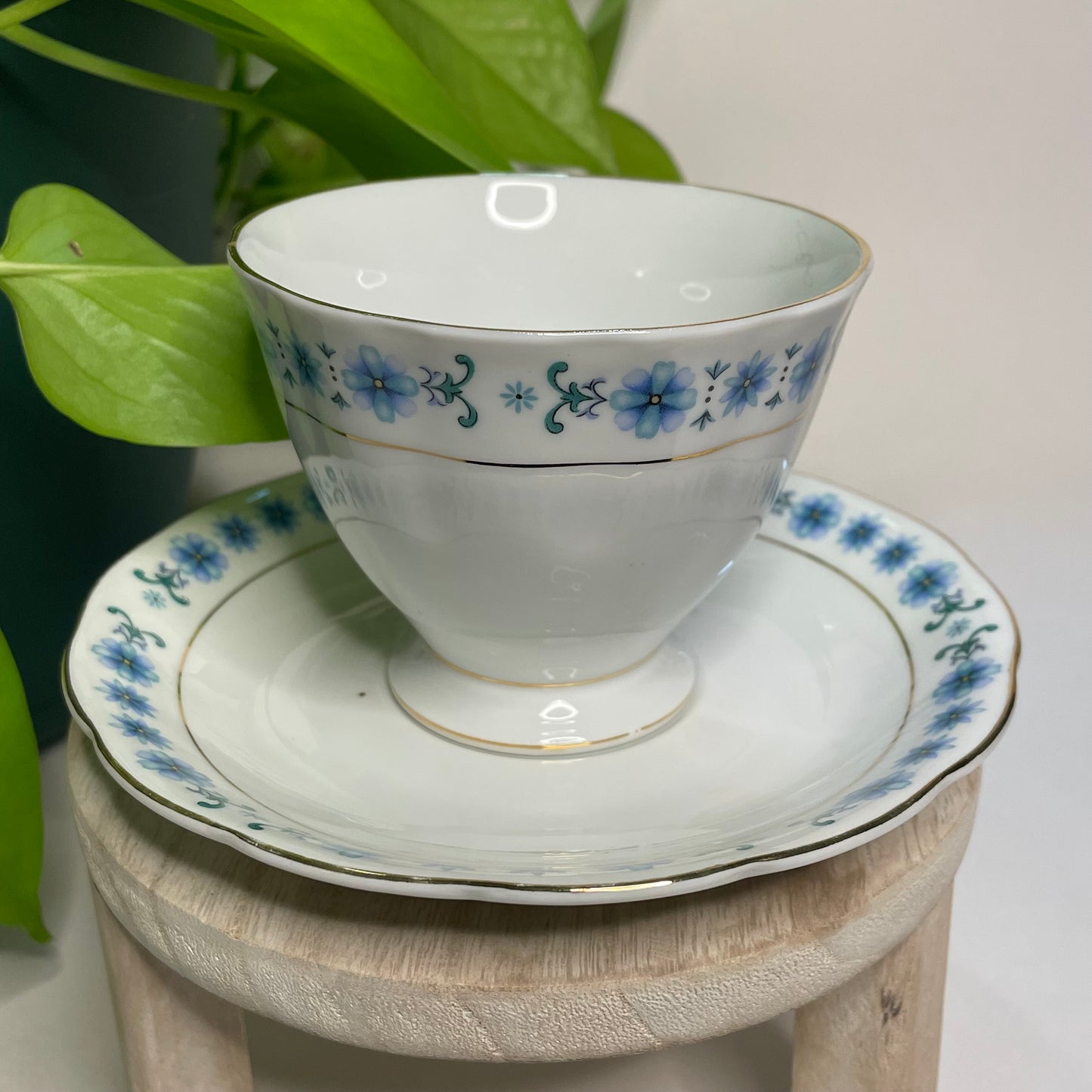 Vintage Yong Shen Blue Flowers Custom Teacup Candle | 5 oz.