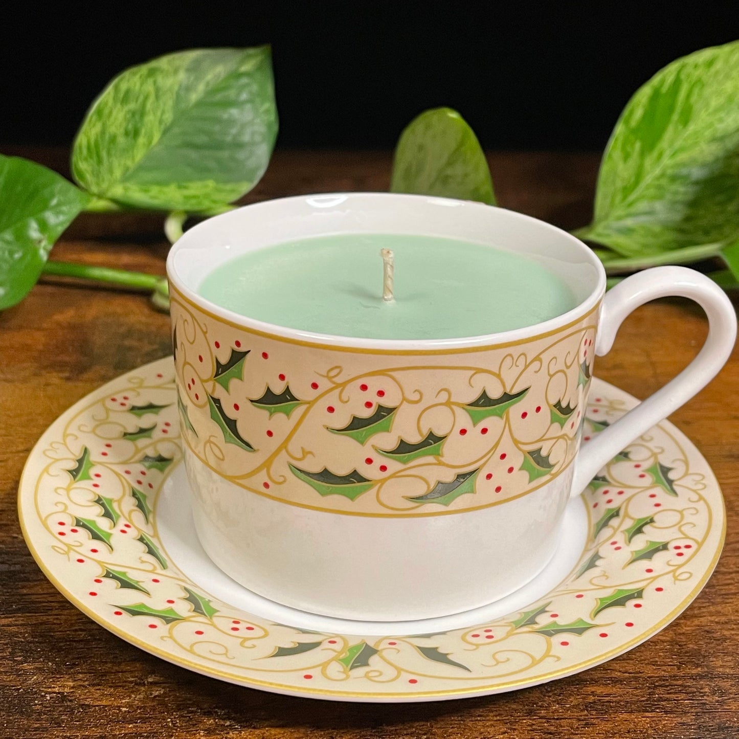 Gibson Royal Holly Teacup Candle | Various Fragrances