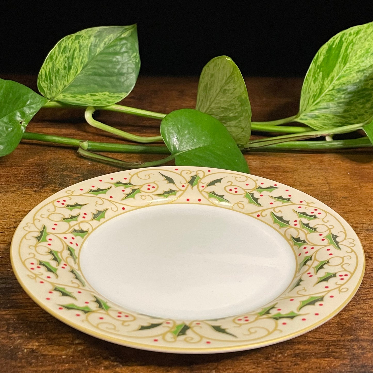 Gibson Royal Holly Teacup Candle | Various Fragrances