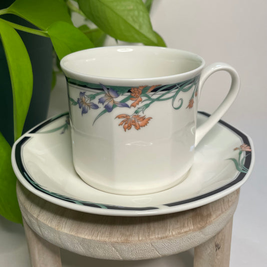 Royal Doulton Juno Custom Teacup Candle | 7 oz.