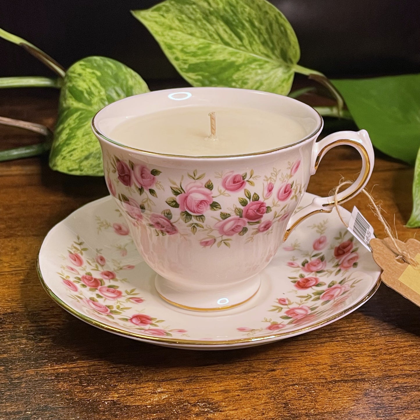 Vintage Queen Anne Cascade Roses Teacup Candle | Calla Lily
