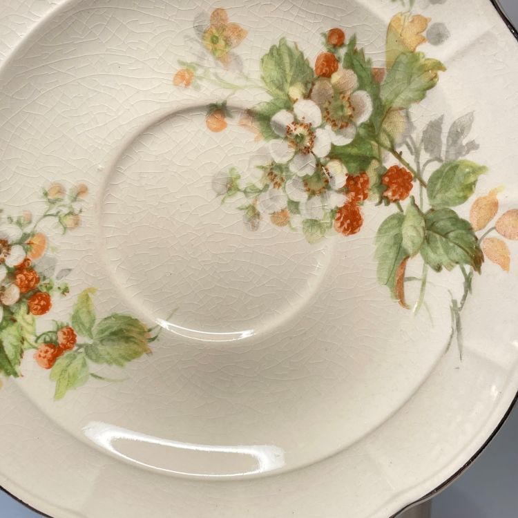 White Flowers and Berries Custom Teacup Candle | 5 oz.