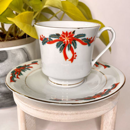 Poinsettia & Ribbon Holiday Teacup Candle | 5 oz