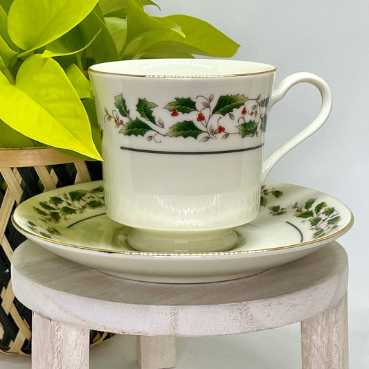 Vintage Christmas Holly Pedestal Teacup | 6 oz